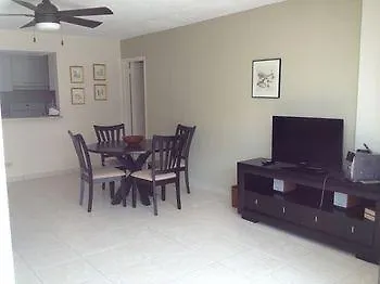 Beachfront Coral Beach Condo 圣胡安 酒店