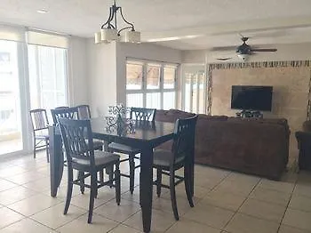 酒店 Beachfront Coral Beach Condo 圣胡安